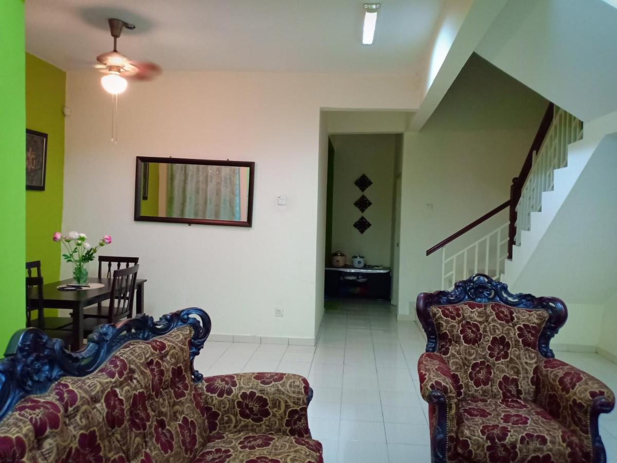 Muslim Dinaim Homestay タンジュン・マリム エクステリア 写真